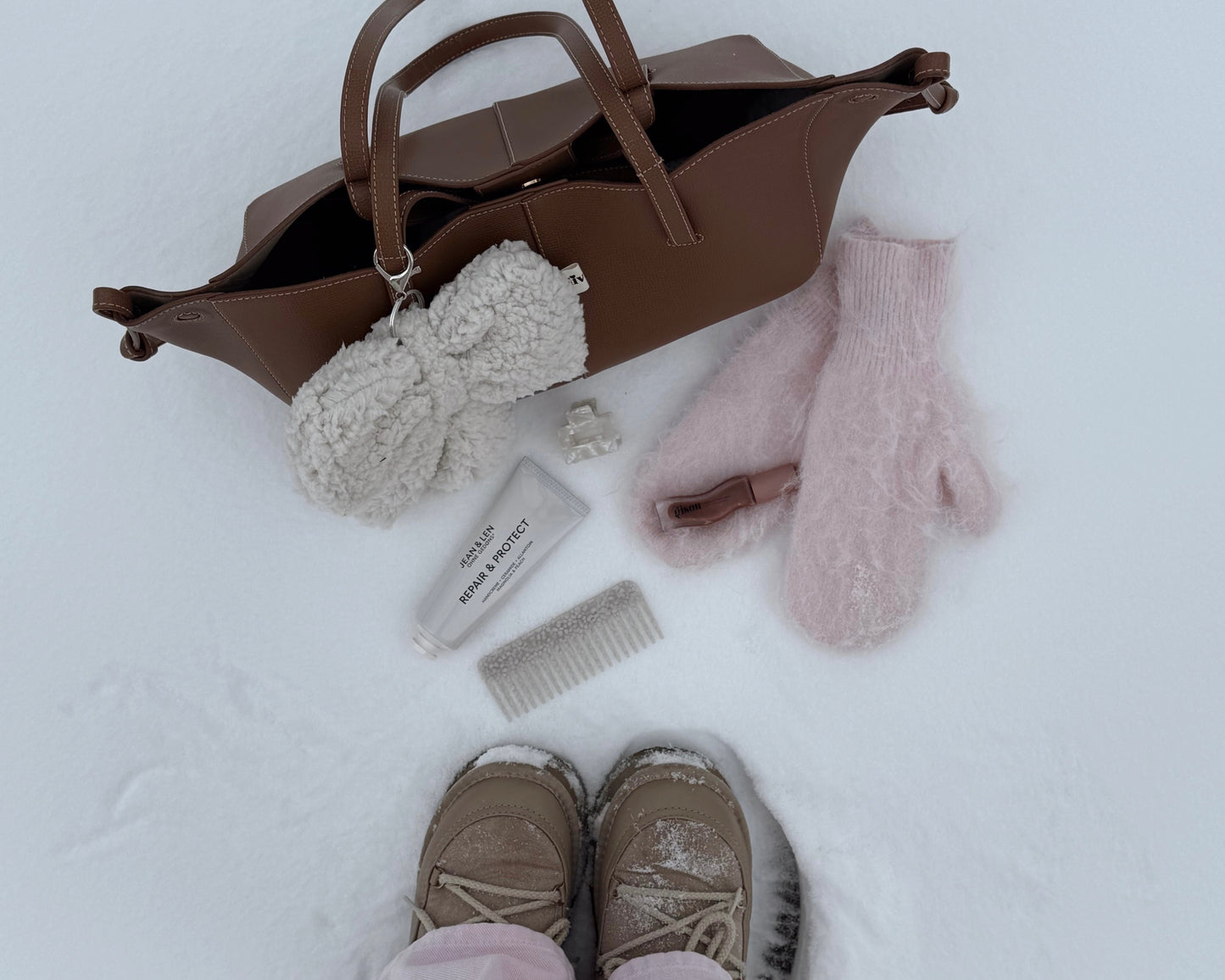 Cozy Bow Bag Charm